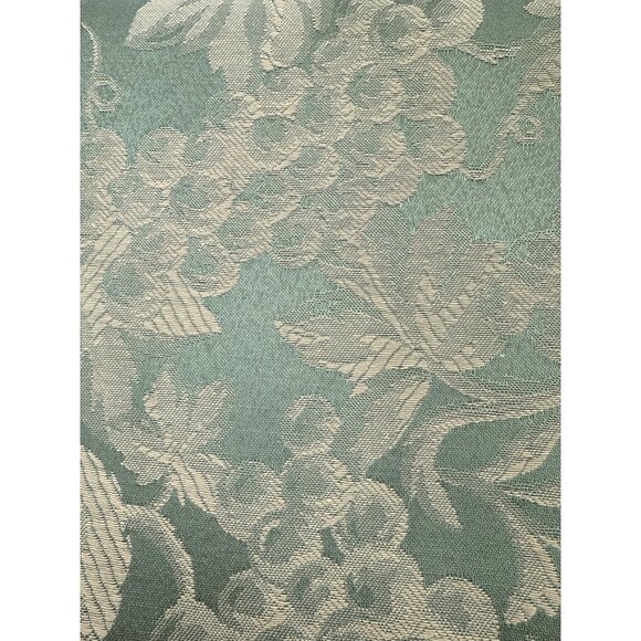 Cabernet‎ Damask Tablecloth 70" Round Cotton/Polyester - Picture 3 of 3